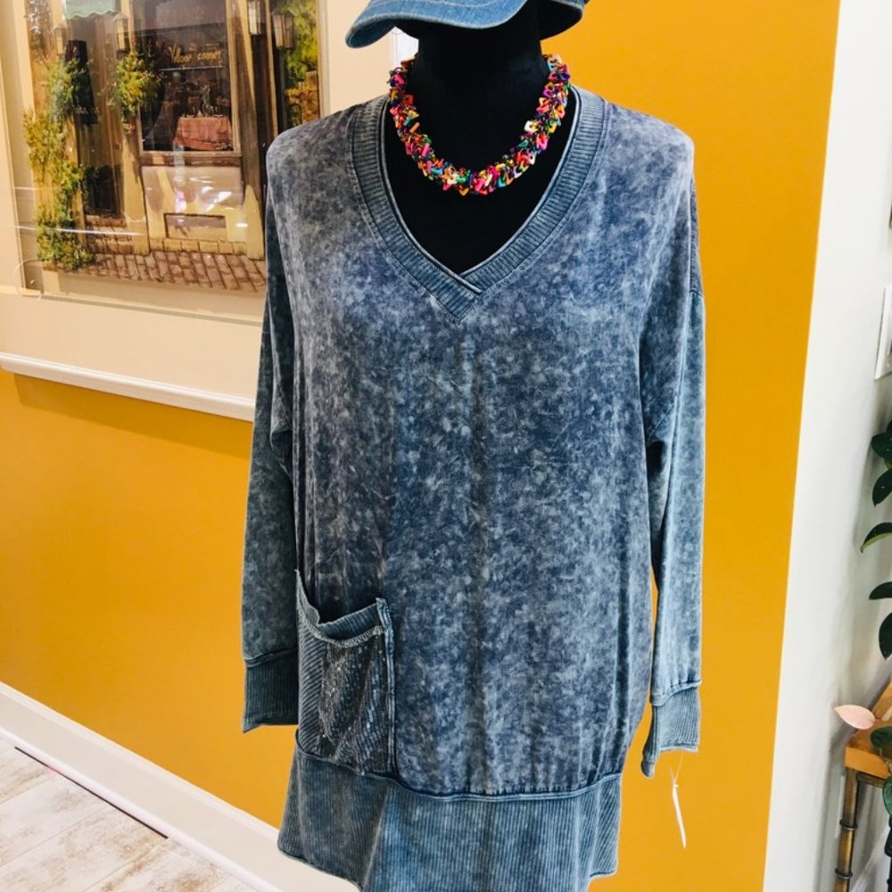Comfortable & Stylish! Clotheshead Blue V-Neck Pullover Top